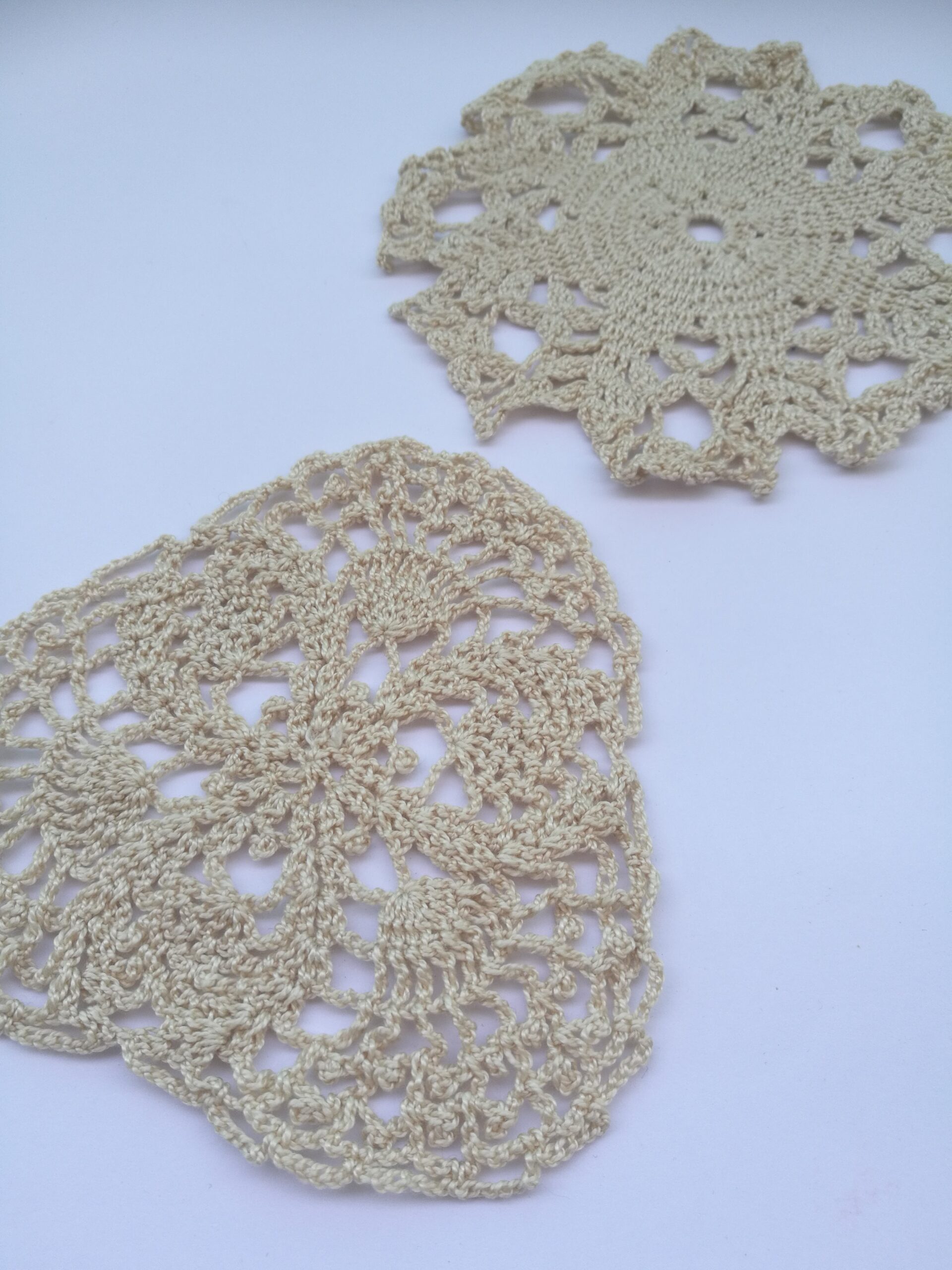 Centrini all'uncinetto - centrini centrotavola - centrini tondi - uncinetto sotto bicchiere - centrino a mano - immagine 7